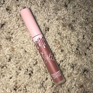 Kylie Cosmetics liquid lip in Twenty